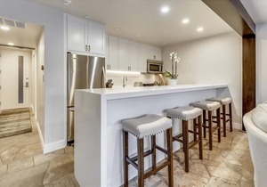 Stunning, renovated w/ski access, pool & hot tub