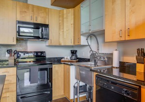 Stylish Loft Near Downtown Broadway!