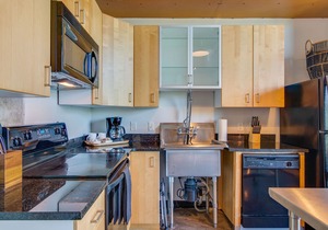 Stylish Loft Near Downtown Broadway!
