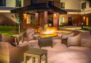 Suite Near the Central Park Rail Station | Free Breakfast Buffet, Pool Access