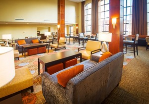 Suite Near the Central Park Rail Station | Free Breakfast Buffet, Pool Access