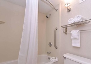 SUMMER DISNEY DEAL! Gorgeous Unit, Pool, Breakfast, Parking, Shuttle