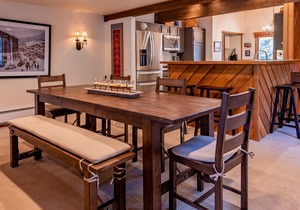 Sunburst Condo 2713 - Newly Updated w/Room for 8 & Hot Tub Onsite