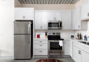 Sunny 1BR Apartment Walking Distance to Fiserv
