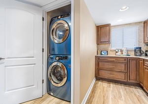 Sunny, Gulf-front beach condo with central AC & a pool