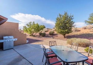Sunny Ledgeview Retreat