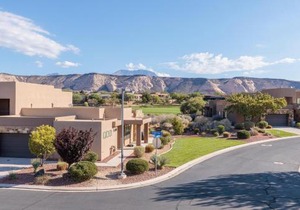 Sunny Ledgeview Retreat