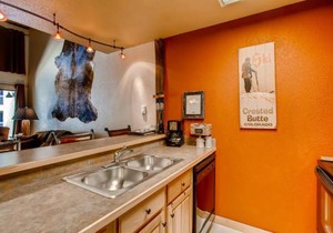 Tastefully Decorated Emmons Condo