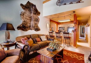 Tastefully Decorated Emmons - 2 Br Condo