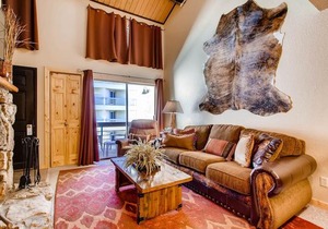 Tastefully Decorated Emmons - 2 Br Condo