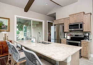 The Century Oak: 3-Unit Estate next to Remi's Ridge & Hayes Hollow!