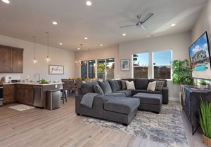 The Gathering Place | Private Hot Tub, Kayaks, BBQ Grill & Beautiful Resort Pool