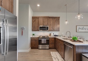 The Gathering Place | Private Hot Tub, Kayaks, BBQ Grill & Beautiful Resort Pool