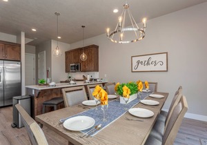 The Gathering Place | Private Hot Tub, Kayaks, BBQ Grill & Beautiful Resort Pool