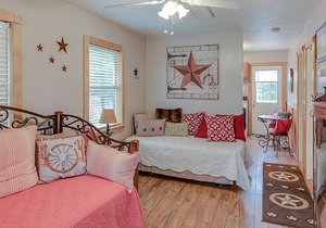The Lonestar Cottage- Solid Rock Ranch