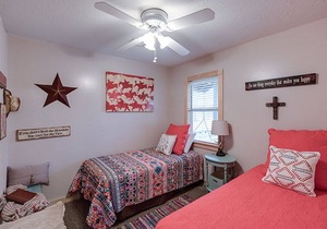 The Lonestar Cottage- Solid Rock Ranch