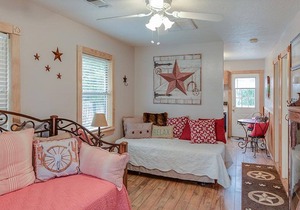 The Lonestar Cottage- Solid Rock Ranch