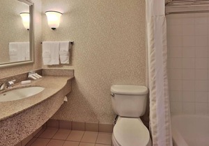 The Perfect Group Escape! 3 Roomy Units, FREE Parking, Near Albuquerque Sunport!