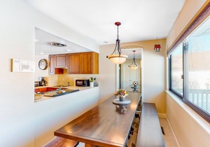 Three-Story, Dog-Friendly Townhouse w/Free WiFi, Gas Fireplaces, & Washer/Dryer
