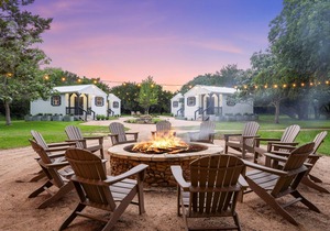 Tiny House Living on Outdoor Oasis Retreat Just 20 Minutes to Waco!