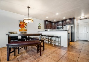 Tranquil desert retreat with great views - shared hot tub, pool, & tennis courts