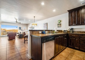 Tranquil desert retreat with great views - shared hot tub, pool, & tennis courts
