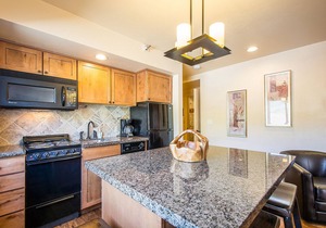 TRUE Ski-In/Ski-Out PARK CITY VACATION CONDO with MOUNTAIN VIEW!
