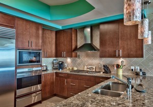 Turquoise Place Cat's Meow has the IT factor, makes everyone Purr! C2007