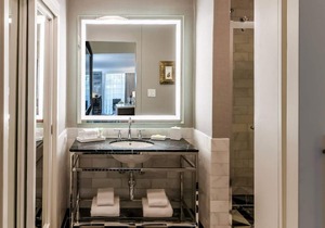 Two Units Luxurious Suites Close to Universal Studios Hollywood! Rooftop Pool!
