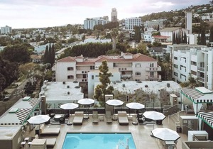 Two Units Luxurious Suites Close to Universal Studios Hollywood! Rooftop Pool!
