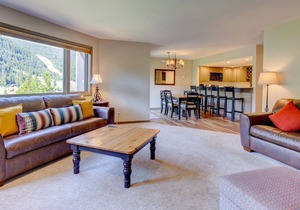 Unique 2 Bedroom Walking Distance to Lifts