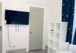 Upscale 2 BR near UC, DAAP, CCM, Hospital and Zoo w/Parking and Laundry, 1FL