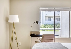Upscale Burbank 2BR w/BBQ, Gym & Pool, near TJ & WF, by Blueground
