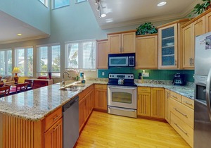 Upscale tropical getaway with private pool & spa, & elevator - walk to the beach