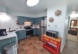 Valley Condo 101 - Creekside - End Unit - Wi-Fi - Hot Tub - Fireplace - Washer/D