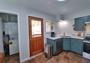 Valley Condo 101 - Creekside - End Unit - Wi-Fi - Hot Tub - Fireplace - Washer/D