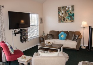 Vet Owned 2 KING beds ,Wifi/Big Screen TV! ONE Dog ok w/pet fee.
