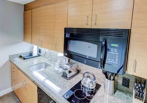 Village Monache 1BR King Condo w/Kitchen, LR, 2nd Highest Floor, Amenities.