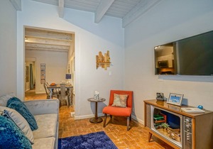 Walk to Old Town -2BR 2BA, bottom floor