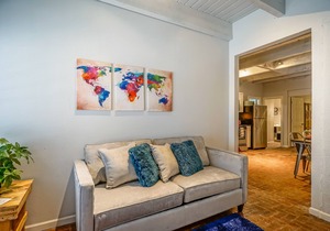 Walk to Old Town -2BR 2BA, bottom floor