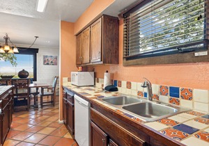 Walk to Plaza, Private Balcony, Hot Tub, Pool, End Unit, 2-story, Sleeps 6