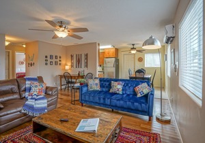 Walk2Old Town, 2bd/1ba, Large Yard, Pet Friendly!