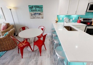 Waterfront condo w. resort amenities + unbeatable views!