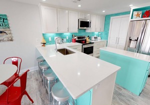 Waterfront condo w. resort amenities + unbeatable views!