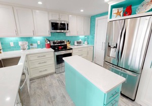 Waterfront condo w. resort amenities + unbeatable views!