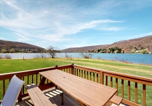 Waterfront Townhouse with Dock, Community Pool, Hot Tub, & Tennis