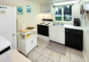 Well Appointed & Updated condo, Outside heated pool, Lovely patio