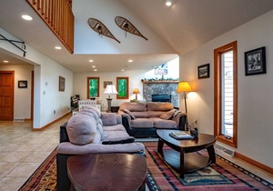 White Diamond - 15 Brookside Road White Diamond - Walk-to-Slopes at Timberline Mountain, Pet Friendly