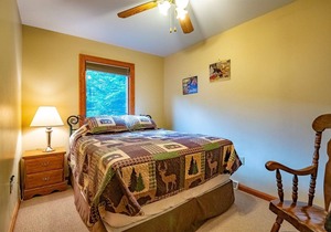 White Diamond - 15 Brookside Road White Diamond - Walk-to-Slopes at Timberline Mountain, Pet Friendly