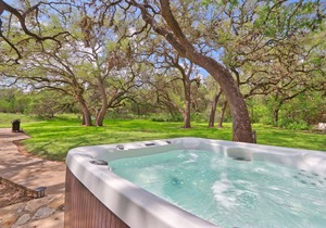 Your own Private Oasis, pool, hot tub, fire pit on 10 gorgeous acres